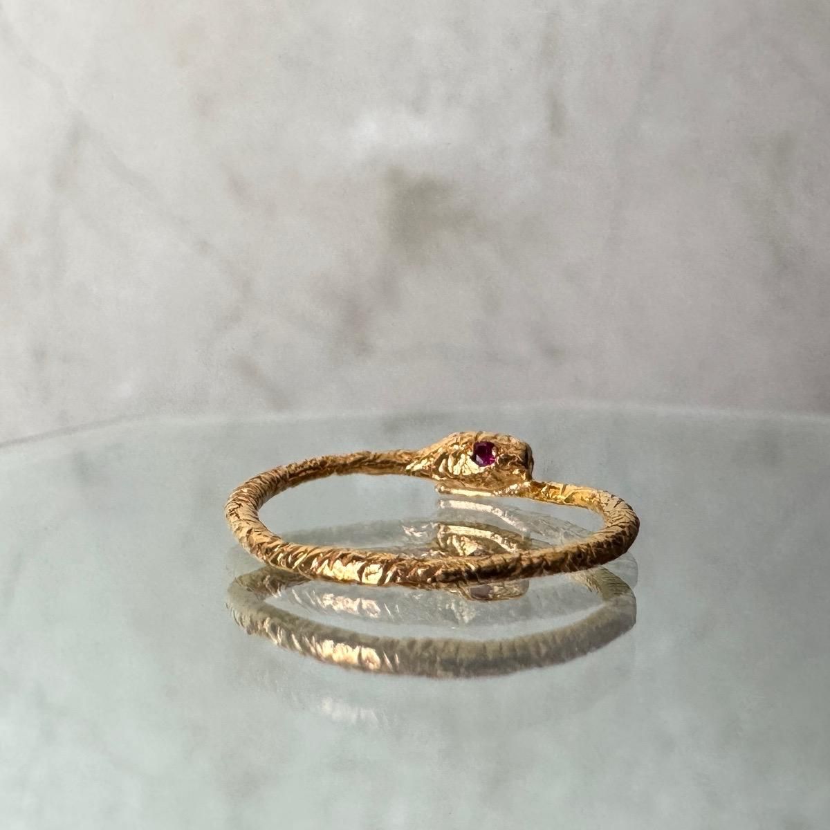 <img class='new_mark_img1' src='https://img.shop-pro.jp/img/new/icons56.gif' style='border:none;display:inline;margin:0px;padding:0px;width:auto;' />momocreatura Snake Ring Gold Rubyʥإӥ  ӡ