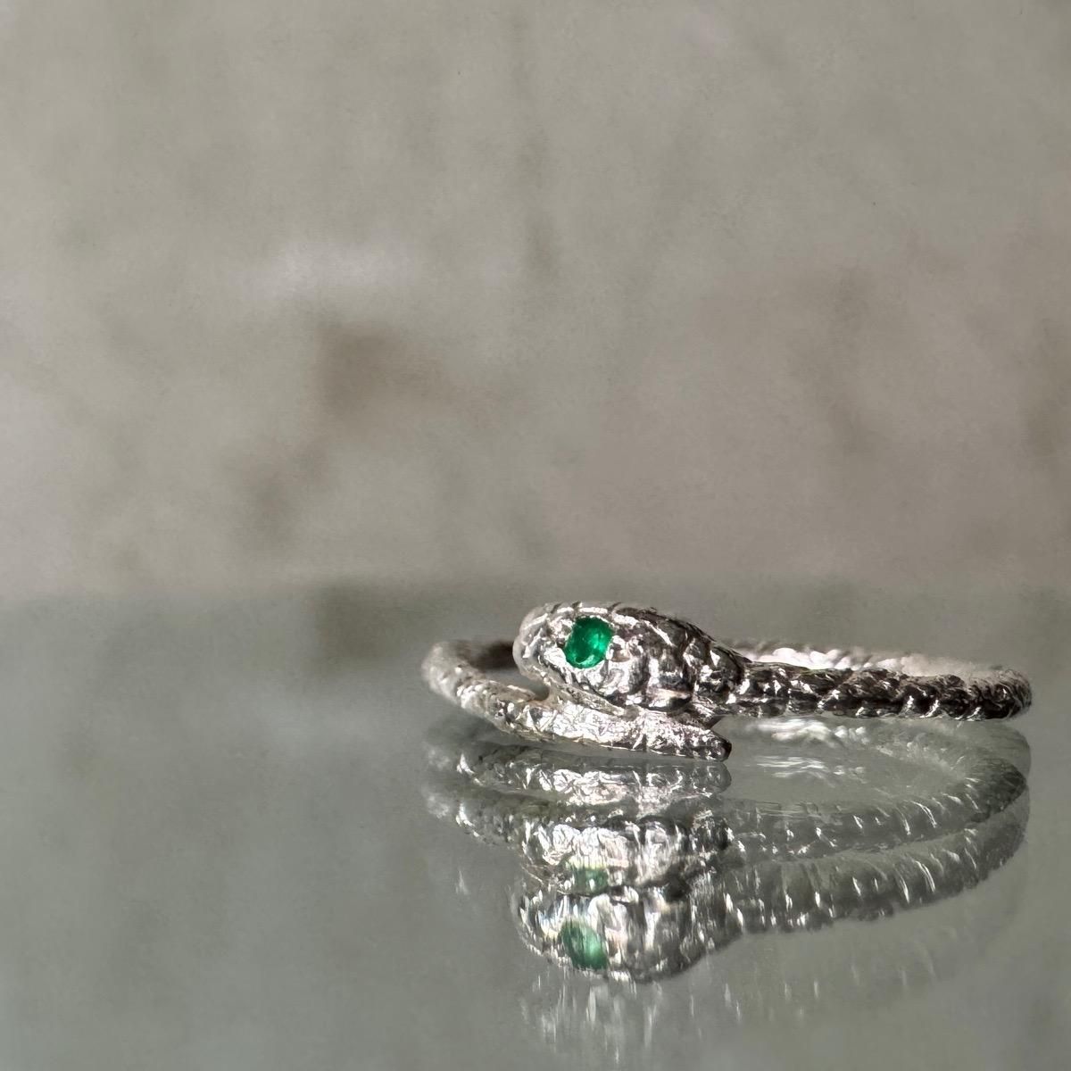 <img class='new_mark_img1' src='https://img.shop-pro.jp/img/new/icons56.gif' style='border:none;display:inline;margin:0px;padding:0px;width:auto;' />momocreatura Snake Ring Silver Emeraldʥإӥ С ɡ