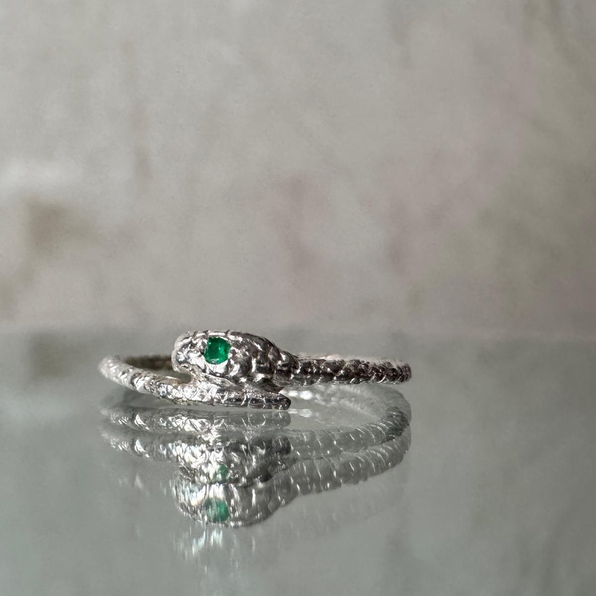 <img class='new_mark_img1' src='https://img.shop-pro.jp/img/new/icons56.gif' style='border:none;display:inline;margin:0px;padding:0px;width:auto;' />momocreatura Snake Ring Silver Emeraldʥإӥ С ɡ