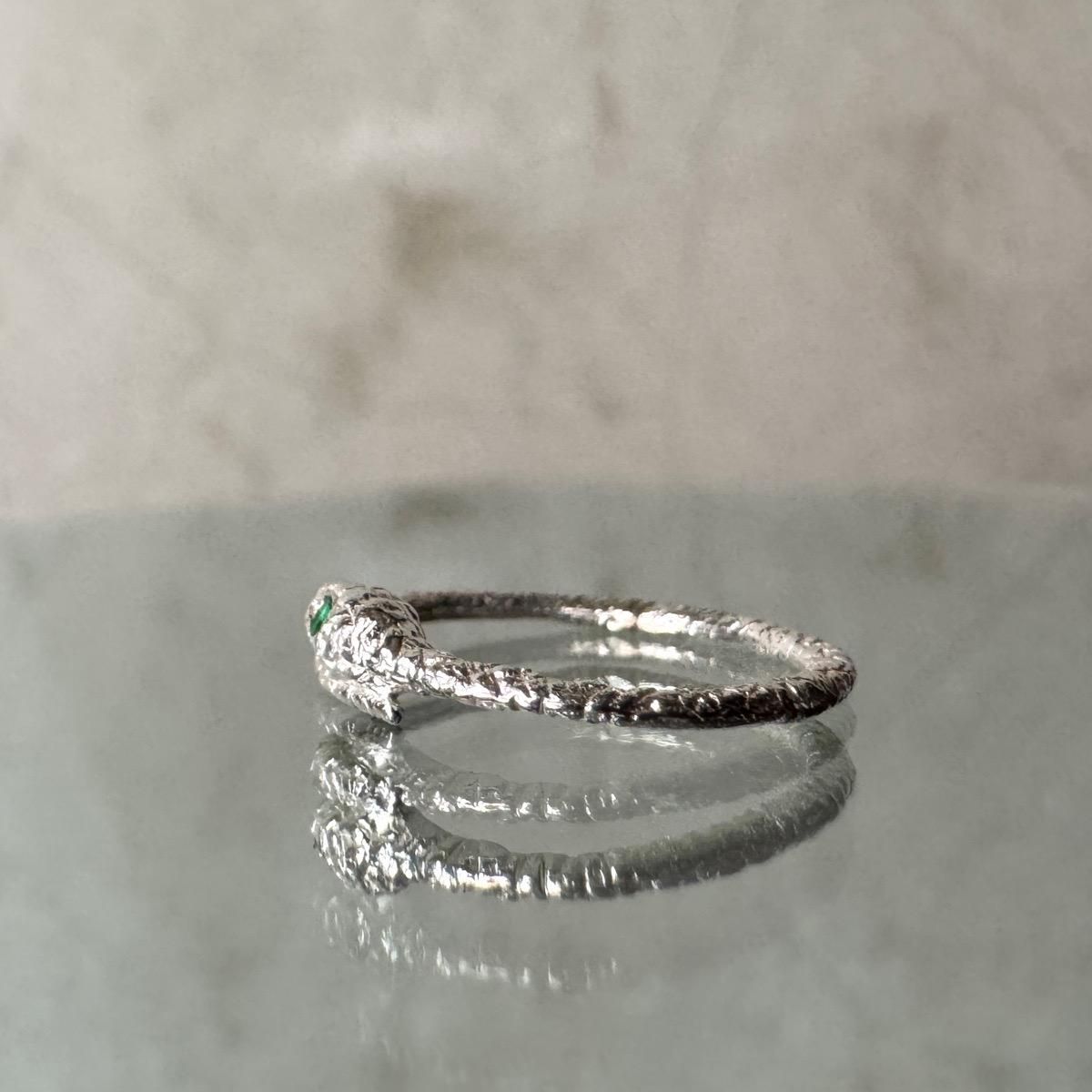 <img class='new_mark_img1' src='https://img.shop-pro.jp/img/new/icons56.gif' style='border:none;display:inline;margin:0px;padding:0px;width:auto;' />momocreatura Snake Ring Silver Emeraldʥإӥ С ɡ