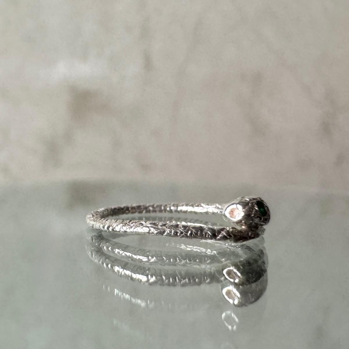<img class='new_mark_img1' src='https://img.shop-pro.jp/img/new/icons56.gif' style='border:none;display:inline;margin:0px;padding:0px;width:auto;' />momocreatura Snake Ring Silver Emeraldʥإӥ С ɡ