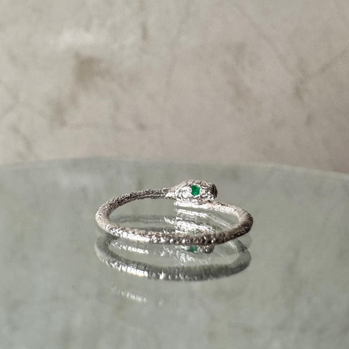 <img class='new_mark_img1' src='https://img.shop-pro.jp/img/new/icons56.gif' style='border:none;display:inline;margin:0px;padding:0px;width:auto;' />momocreatura Snake Ring Silver Emeraldʥإӥ С ɡ