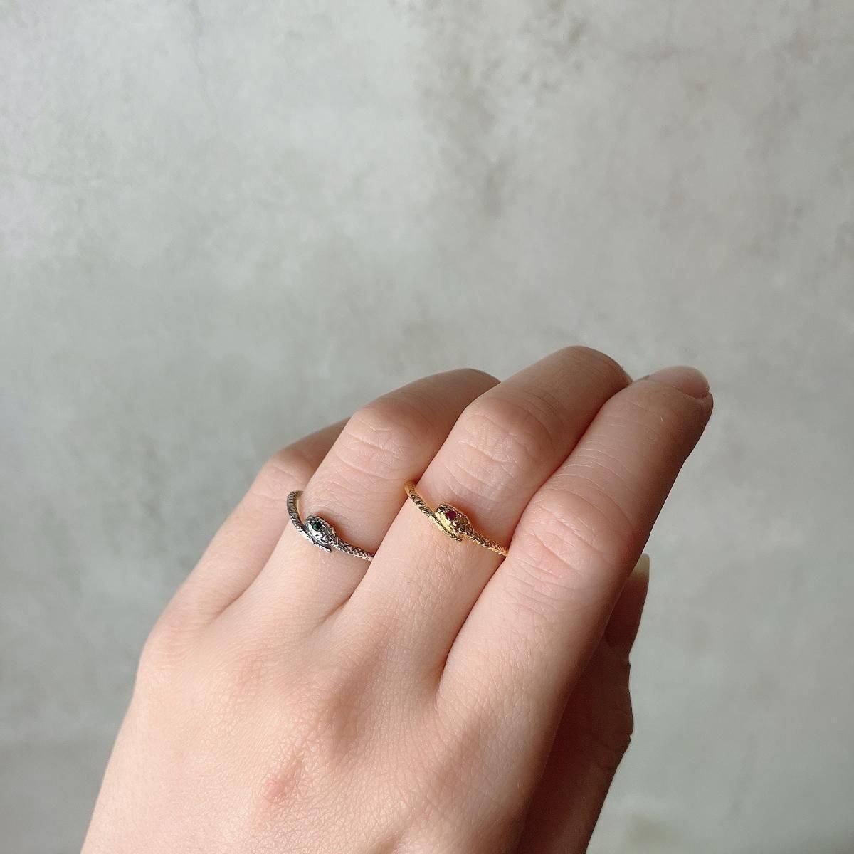 <img class='new_mark_img1' src='https://img.shop-pro.jp/img/new/icons56.gif' style='border:none;display:inline;margin:0px;padding:0px;width:auto;' />momocreatura Snake Ring Silver Emeraldʥإӥ С ɡ