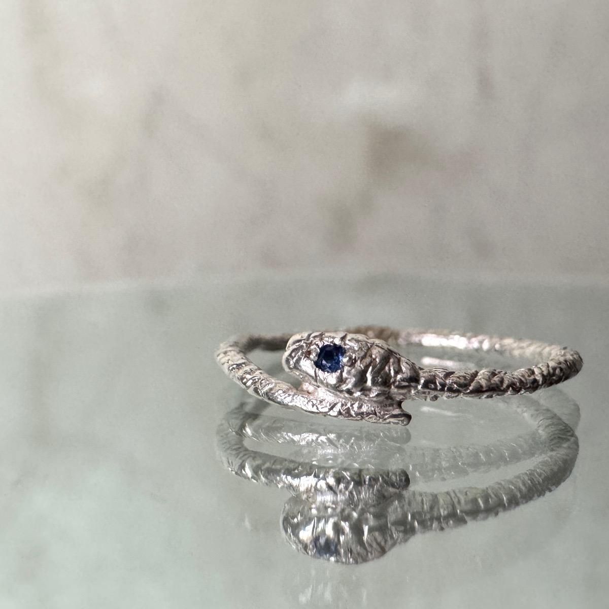 momocreatura Snake Ring Silver Sapphire（ヘビリング 燻し