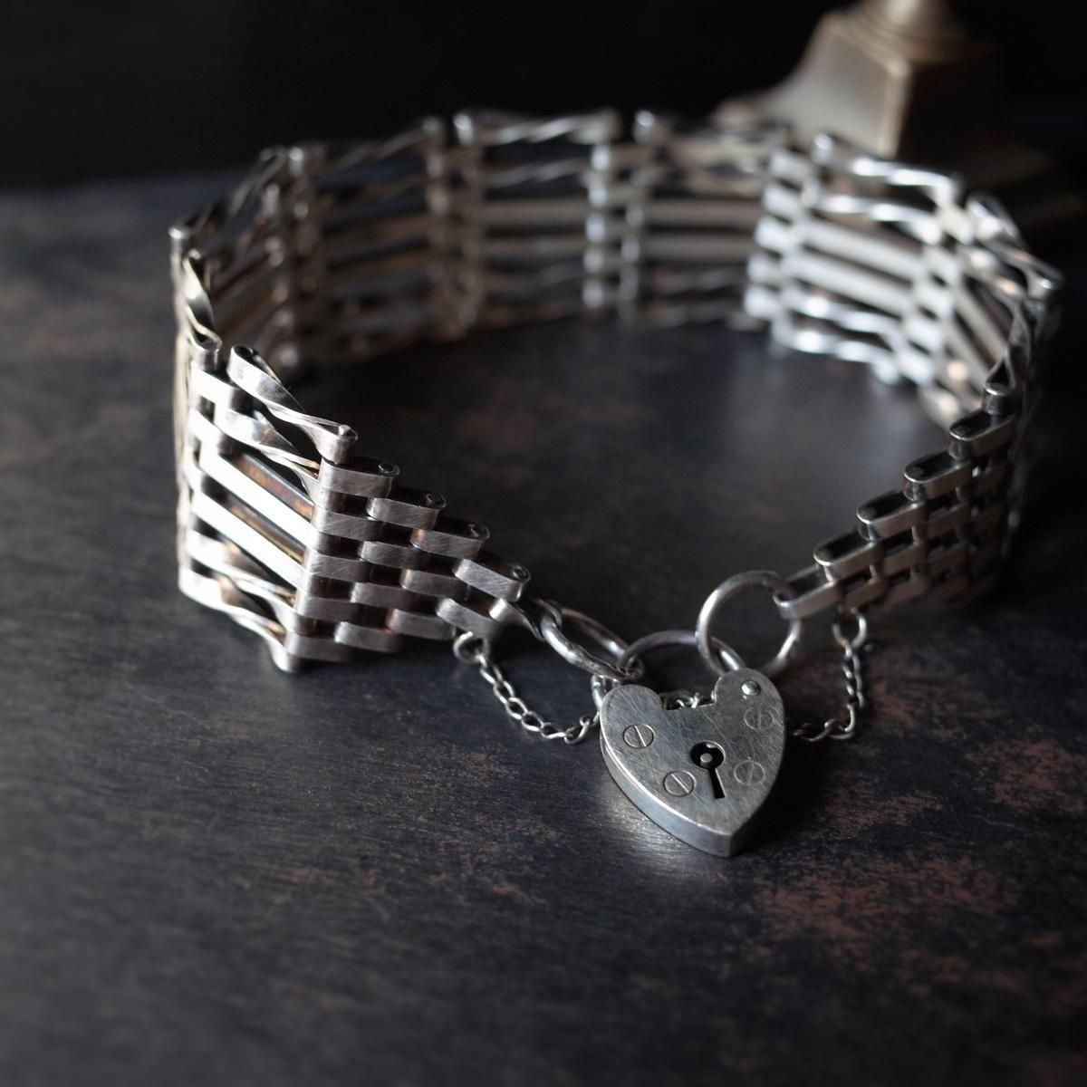 <img class='new_mark_img1' src='https://img.shop-pro.jp/img/new/icons13.gif' style='border:none;display:inline;margin:0px;padding:0px;width:auto;' />1975ǯ С Padlock ֥쥹åȡc.1975 Silver Padlock Bracelet