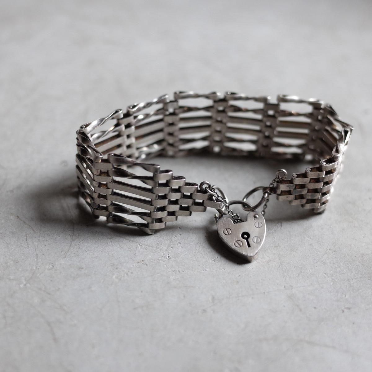<img class='new_mark_img1' src='https://img.shop-pro.jp/img/new/icons13.gif' style='border:none;display:inline;margin:0px;padding:0px;width:auto;' />1975ǯ С Padlock ֥쥹åȡc.1975 Silver Padlock Bracelet
