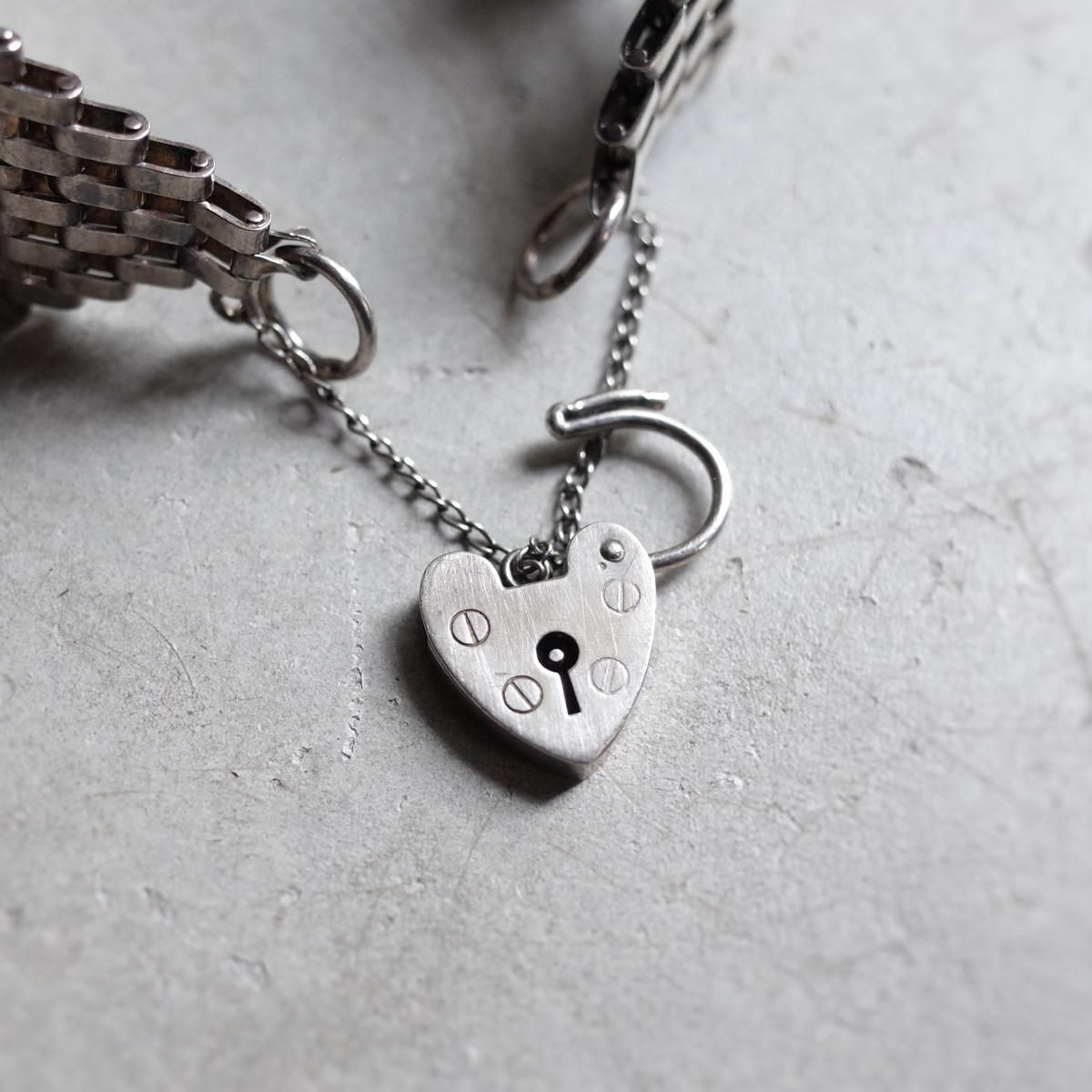 <img class='new_mark_img1' src='https://img.shop-pro.jp/img/new/icons13.gif' style='border:none;display:inline;margin:0px;padding:0px;width:auto;' />1975ǯ С Padlock ֥쥹åȡc.1975 Silver Padlock Bracelet