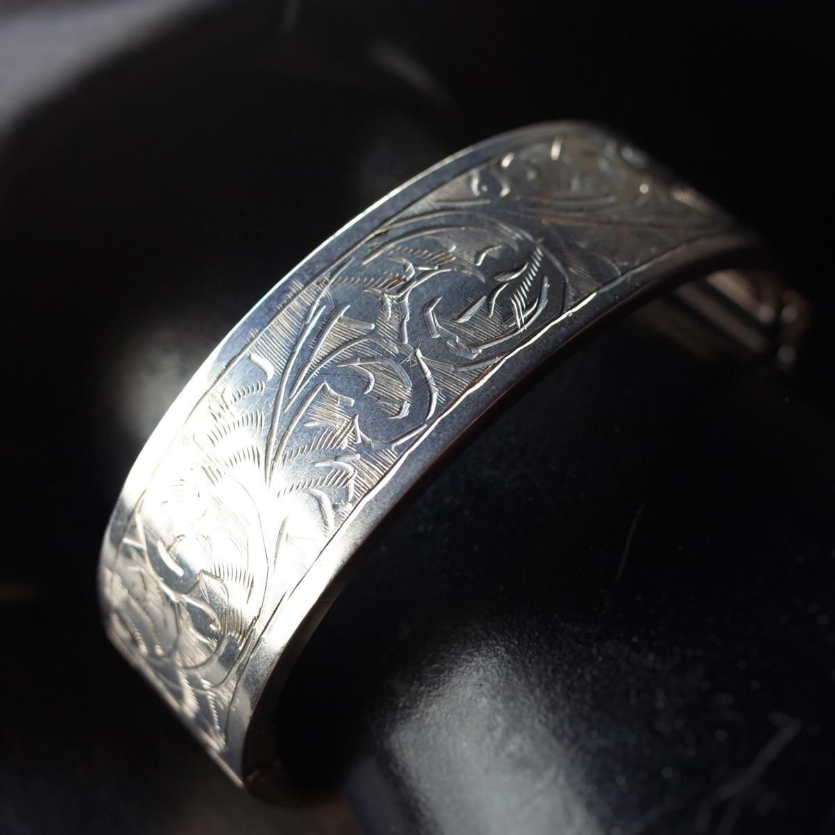 <img class='new_mark_img1' src='https://img.shop-pro.jp/img/new/icons13.gif' style='border:none;display:inline;margin:0px;padding:0px;width:auto;' />1965ǯ С ꡼ Х󥰥c.1965 Silver Leaf Bangle