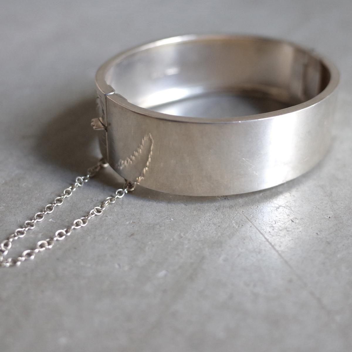 <img class='new_mark_img1' src='https://img.shop-pro.jp/img/new/icons13.gif' style='border:none;display:inline;margin:0px;padding:0px;width:auto;' />1965ǯ С ꡼ Х󥰥c.1965 Silver Leaf Bangle