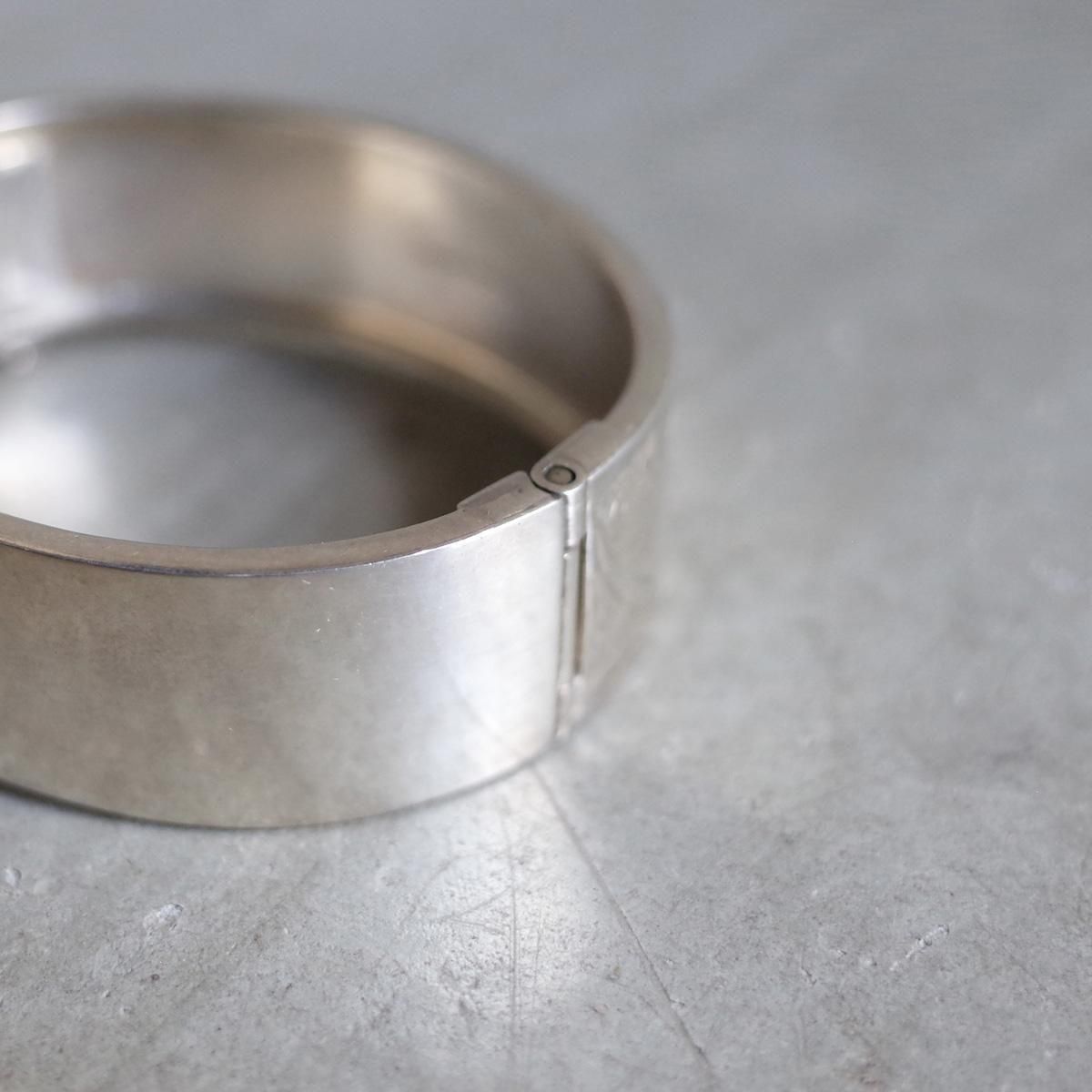 <img class='new_mark_img1' src='https://img.shop-pro.jp/img/new/icons13.gif' style='border:none;display:inline;margin:0px;padding:0px;width:auto;' />1965ǯ С ꡼ Х󥰥c.1965 Silver Leaf Bangle