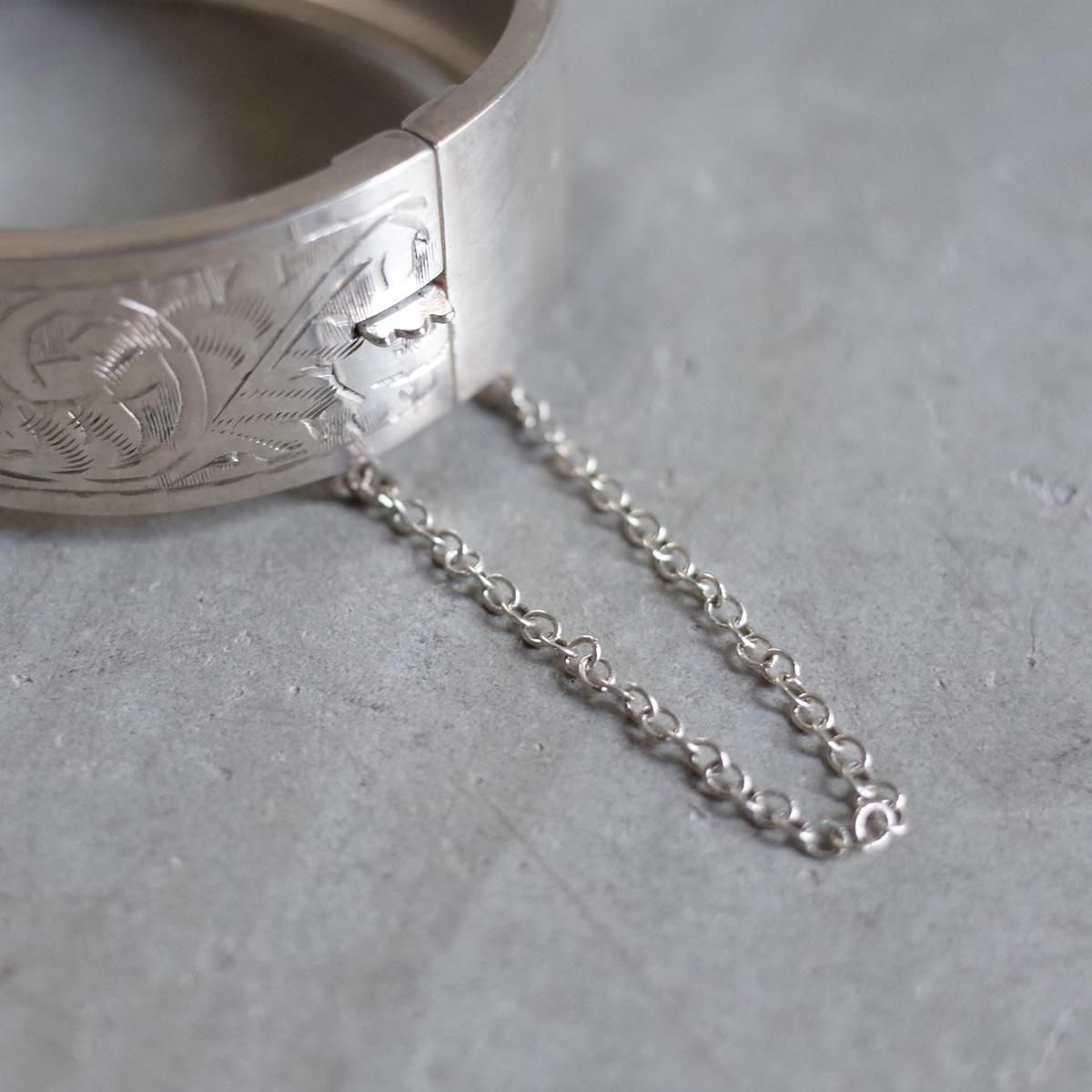 <img class='new_mark_img1' src='https://img.shop-pro.jp/img/new/icons13.gif' style='border:none;display:inline;margin:0px;padding:0px;width:auto;' />1965ǯ С ꡼ Х󥰥c.1965 Silver Leaf Bangle