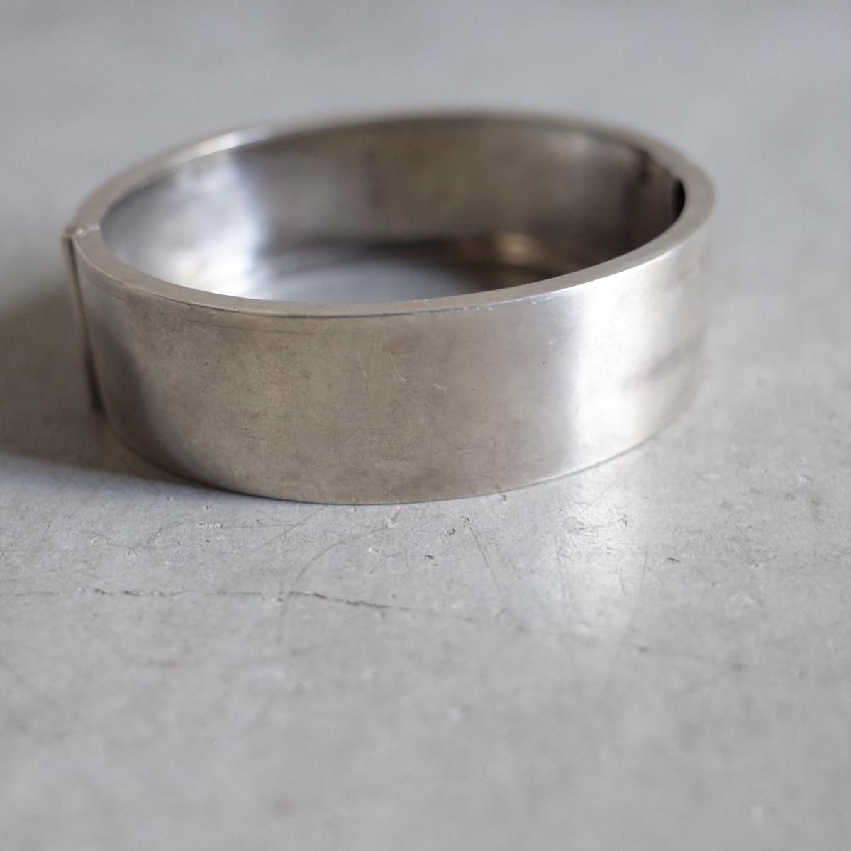 <img class='new_mark_img1' src='https://img.shop-pro.jp/img/new/icons13.gif' style='border:none;display:inline;margin:0px;padding:0px;width:auto;' />1884ǯ С  Х󥰥c.1884 Silver Flower Bangle