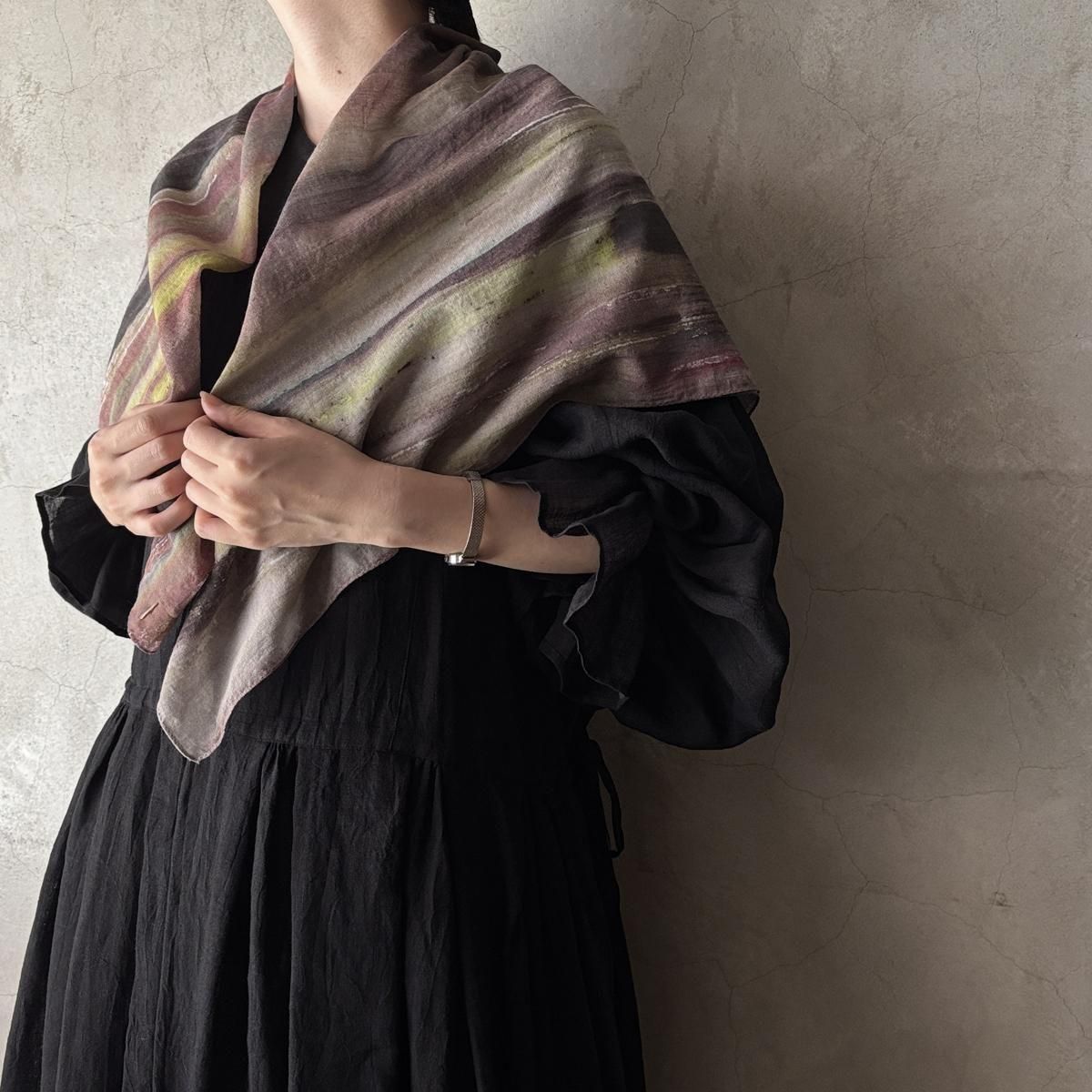 Chika Higashi  suzuki takayuki  ҥ  業  printed stole / stripe of fallen-leaves 