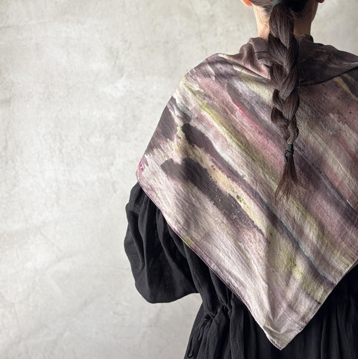 Chika Higashi  suzuki takayuki  ҥ  業  printed stole / stripe of fallen-leaves 