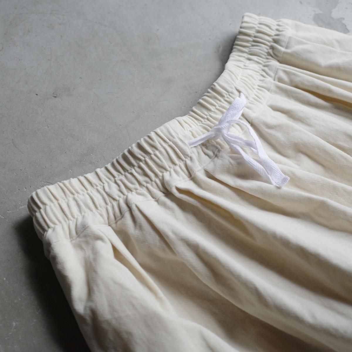 <img class='new_mark_img1' src='https://img.shop-pro.jp/img/new/icons13.gif' style='border:none;display:inline;margin:0px;padding:0px;width:auto;' />HALLELUJAH 7, Jupe Edouardienneʥϥ ɥǥ ȡOff White