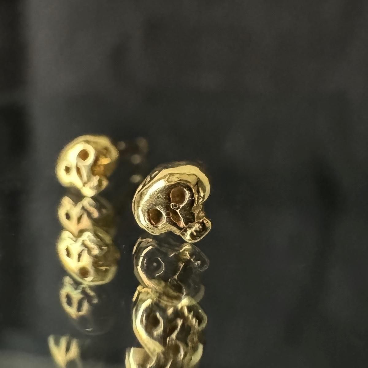 <img class='new_mark_img1' src='https://img.shop-pro.jp/img/new/icons13.gif' style='border:none;display:inline;margin:0px;padding:0px;width:auto;' />momocreatura Micro Skull Stud Earrings Goldʥ⥯ꥢ ޥ åԥ  ɡ