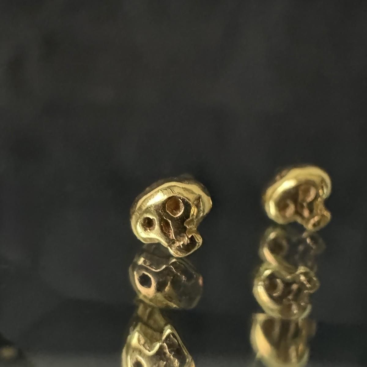 <img class='new_mark_img1' src='https://img.shop-pro.jp/img/new/icons13.gif' style='border:none;display:inline;margin:0px;padding:0px;width:auto;' />momocreatura Micro Skull Stud Earrings Goldʥ⥯ꥢ ޥ åԥ  ɡ