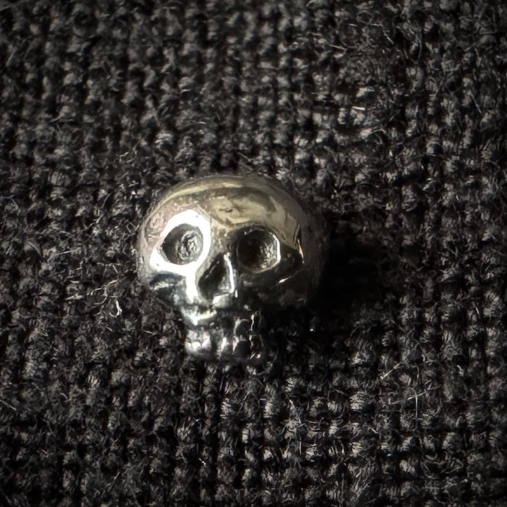 <img class='new_mark_img1' src='https://img.shop-pro.jp/img/new/icons13.gif' style='border:none;display:inline;margin:0px;padding:0px;width:auto;' />momocreatura Micro Skull Studs Earrings Silverʥ⥯ꥢ ޥ åԥ С 