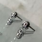 <img class='new_mark_img1' src='https://img.shop-pro.jp/img/new/icons13.gif' style='border:none;display:inline;margin:0px;padding:0px;width:auto;' />momocreatura Micro Skull Studs Earrings Silverʥ⥯ꥢ ޥ åԥ С 