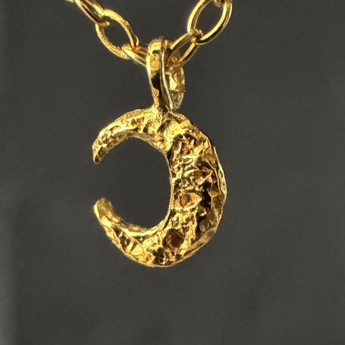 momocreatura Micro Crescent Moon Necklace Gold（モモクリアチュラ