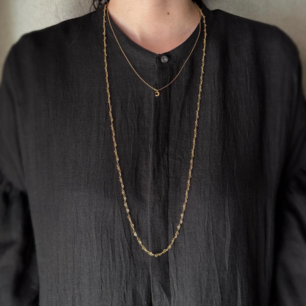 <img class='new_mark_img1' src='https://img.shop-pro.jp/img/new/icons13.gif' style='border:none;display:inline;margin:0px;padding:0px;width:auto;' />momocreatura Micro Crescent Moon Necklace Goldʥ⥯ꥢ ޥ ͥå쥹 ɡ