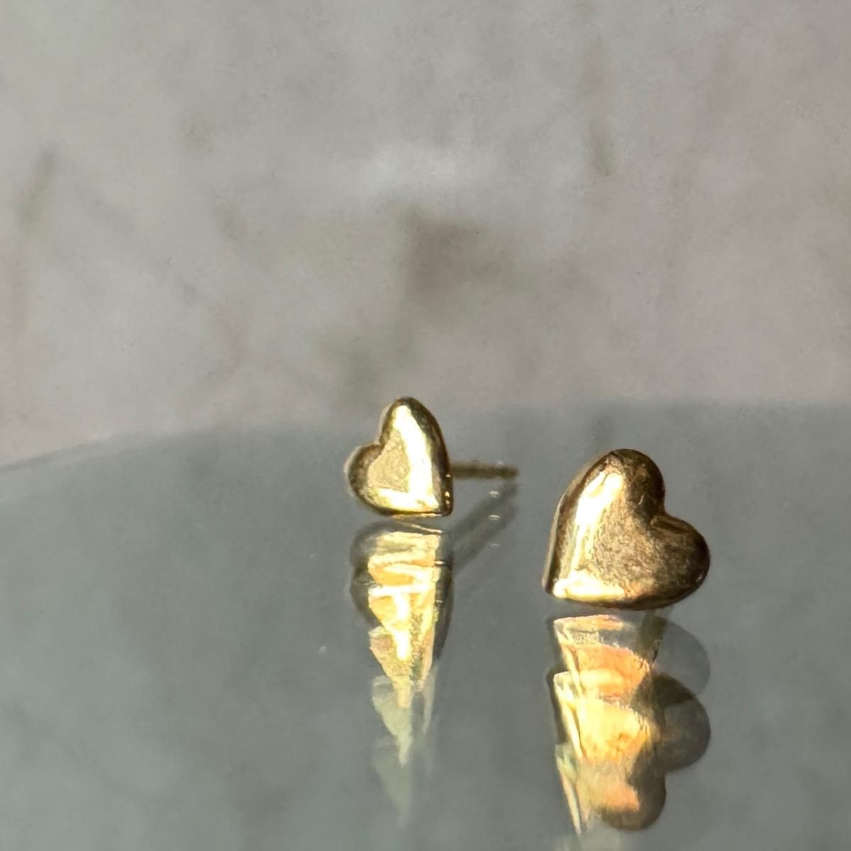 <img class='new_mark_img1' src='https://img.shop-pro.jp/img/new/icons13.gif' style='border:none;display:inline;margin:0px;padding:0px;width:auto;' />momocreatura Tiny Heart Stud Earrings Goldʥ⥯ꥢ ˡϡ åԥ ɡ