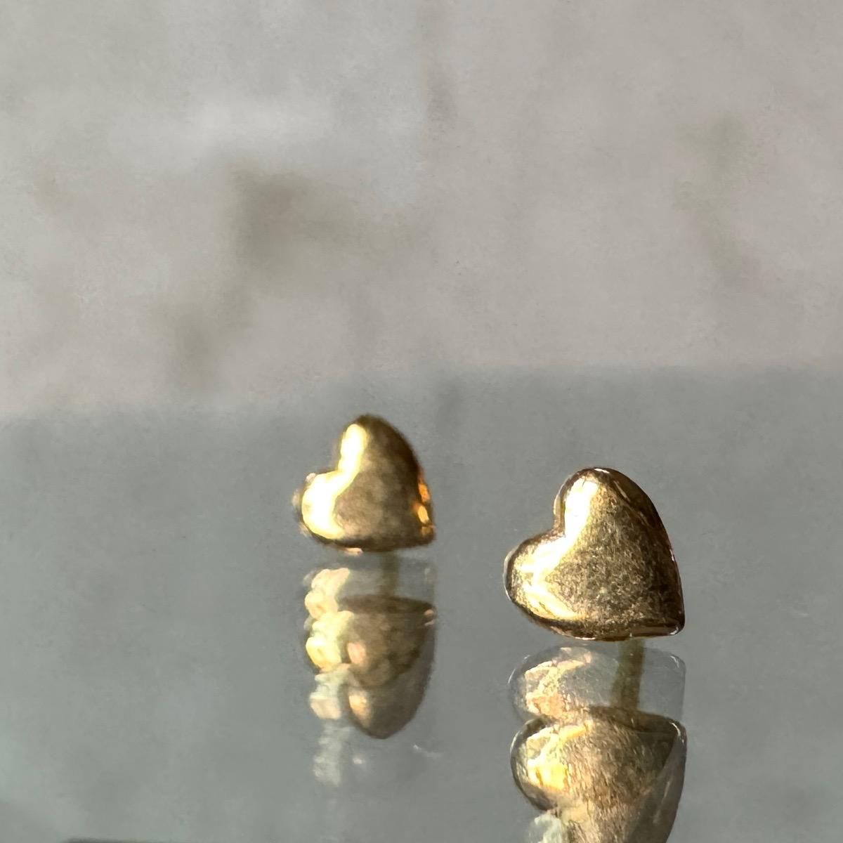 <img class='new_mark_img1' src='https://img.shop-pro.jp/img/new/icons13.gif' style='border:none;display:inline;margin:0px;padding:0px;width:auto;' />momocreatura Tiny Heart Stud Earrings Goldʥ⥯ꥢ ˡϡ åԥ ɡ