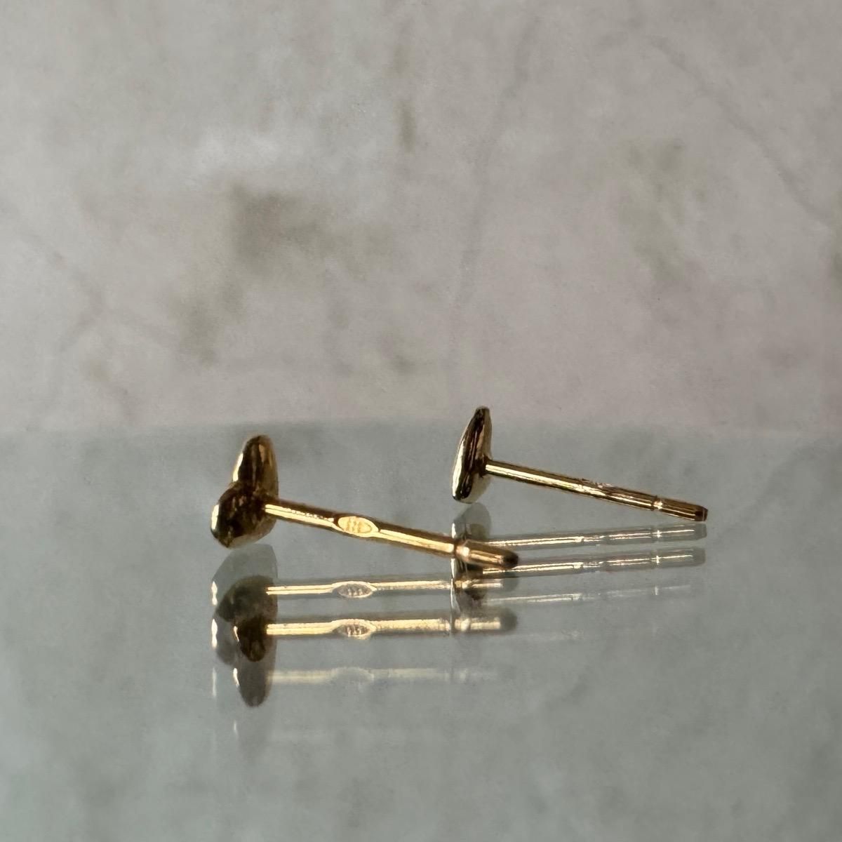 <img class='new_mark_img1' src='https://img.shop-pro.jp/img/new/icons13.gif' style='border:none;display:inline;margin:0px;padding:0px;width:auto;' />momocreatura Tiny Heart Stud Earrings Goldʥ⥯ꥢ ˡϡ åԥ ɡ