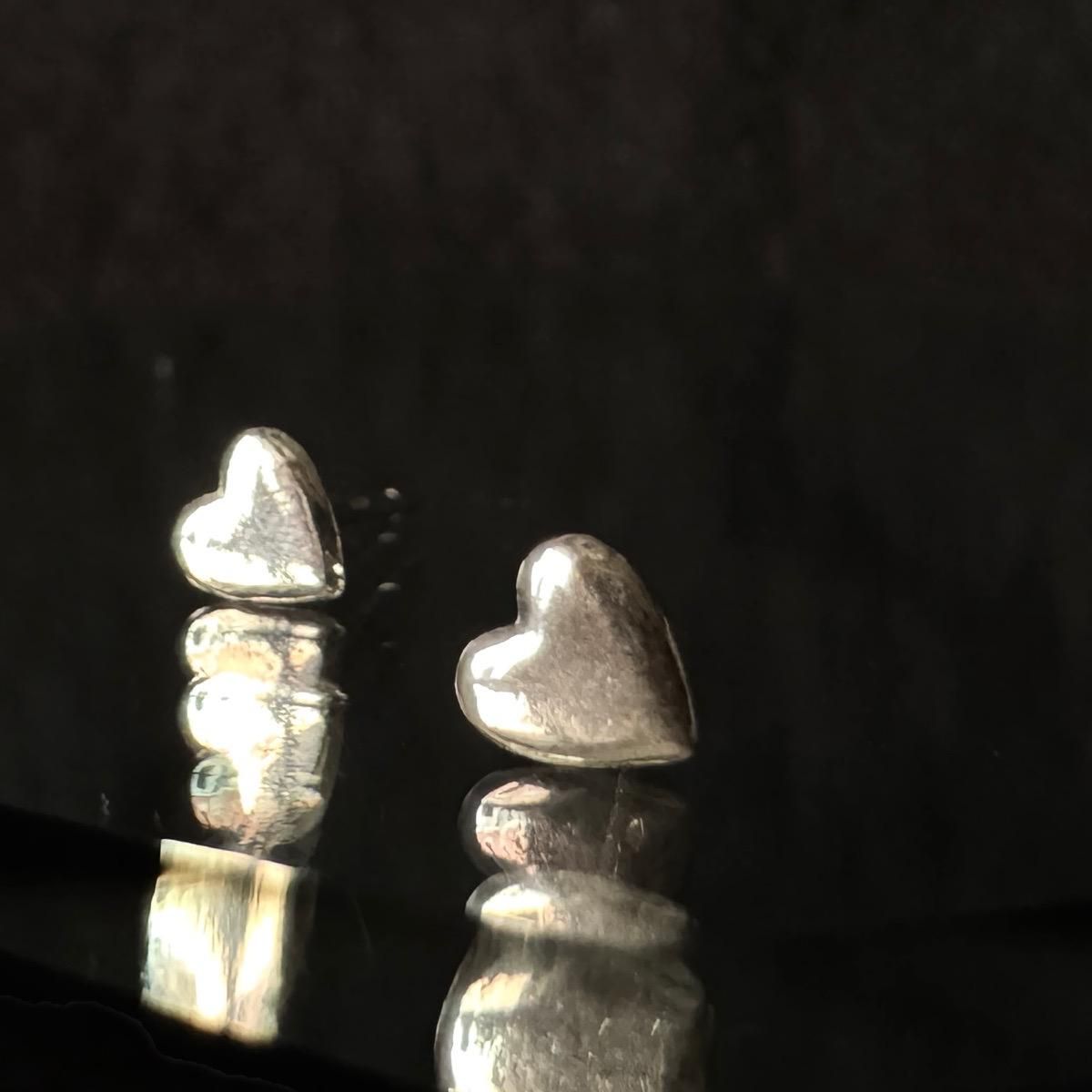 <img class='new_mark_img1' src='https://img.shop-pro.jp/img/new/icons13.gif' style='border:none;display:inline;margin:0px;padding:0px;width:auto;' />momocreatura Tiny Heart Stud Earrings Goldʥ⥯ꥢ ˡϡ åԥ С