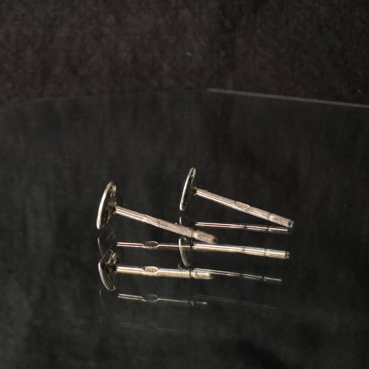 <img class='new_mark_img1' src='https://img.shop-pro.jp/img/new/icons13.gif' style='border:none;display:inline;margin:0px;padding:0px;width:auto;' />momocreatura Tiny Heart Stud Earrings Goldʥ⥯ꥢ ˡϡ åԥ С