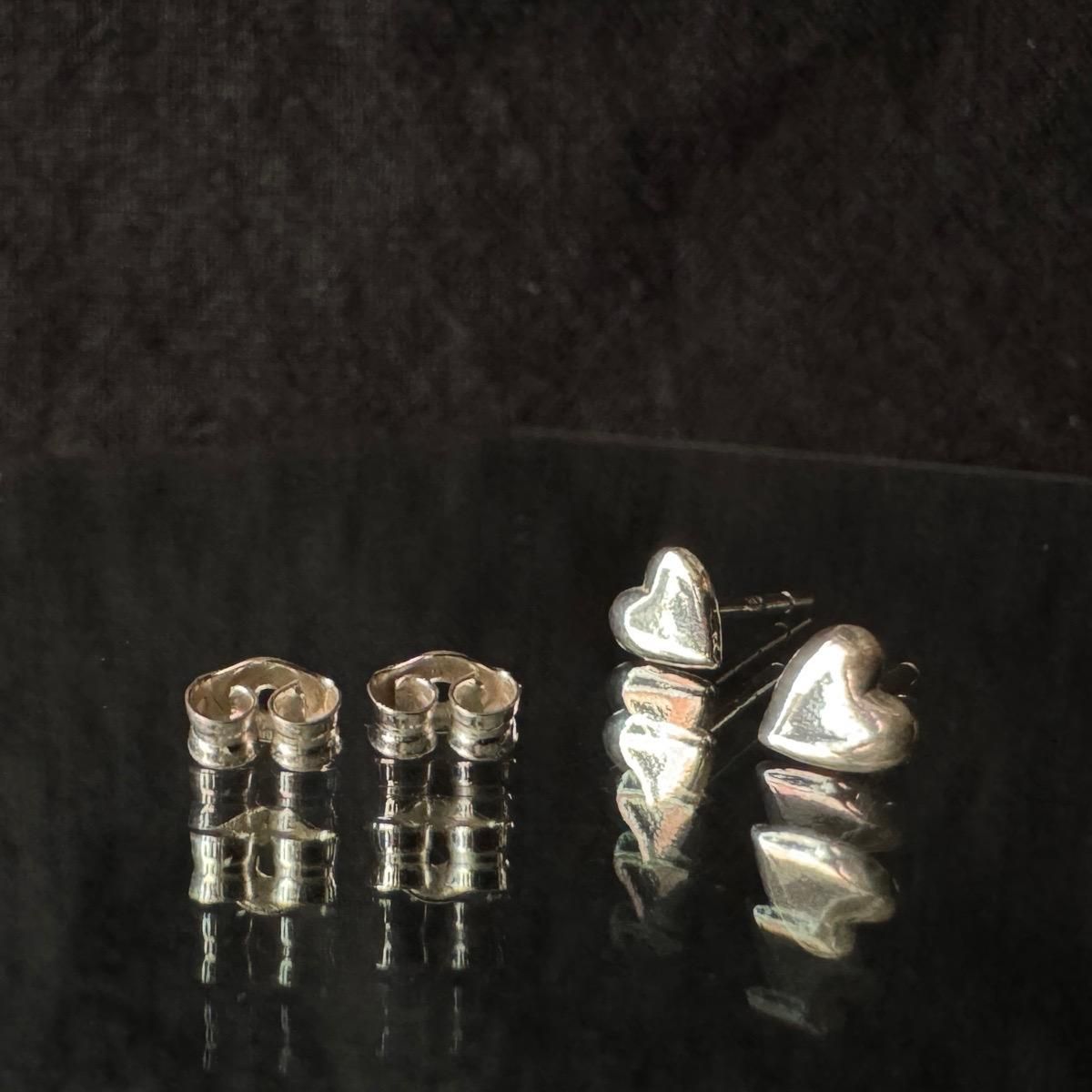 <img class='new_mark_img1' src='https://img.shop-pro.jp/img/new/icons13.gif' style='border:none;display:inline;margin:0px;padding:0px;width:auto;' />momocreatura Tiny Heart Stud Earrings Goldʥ⥯ꥢ ˡϡ åԥ С