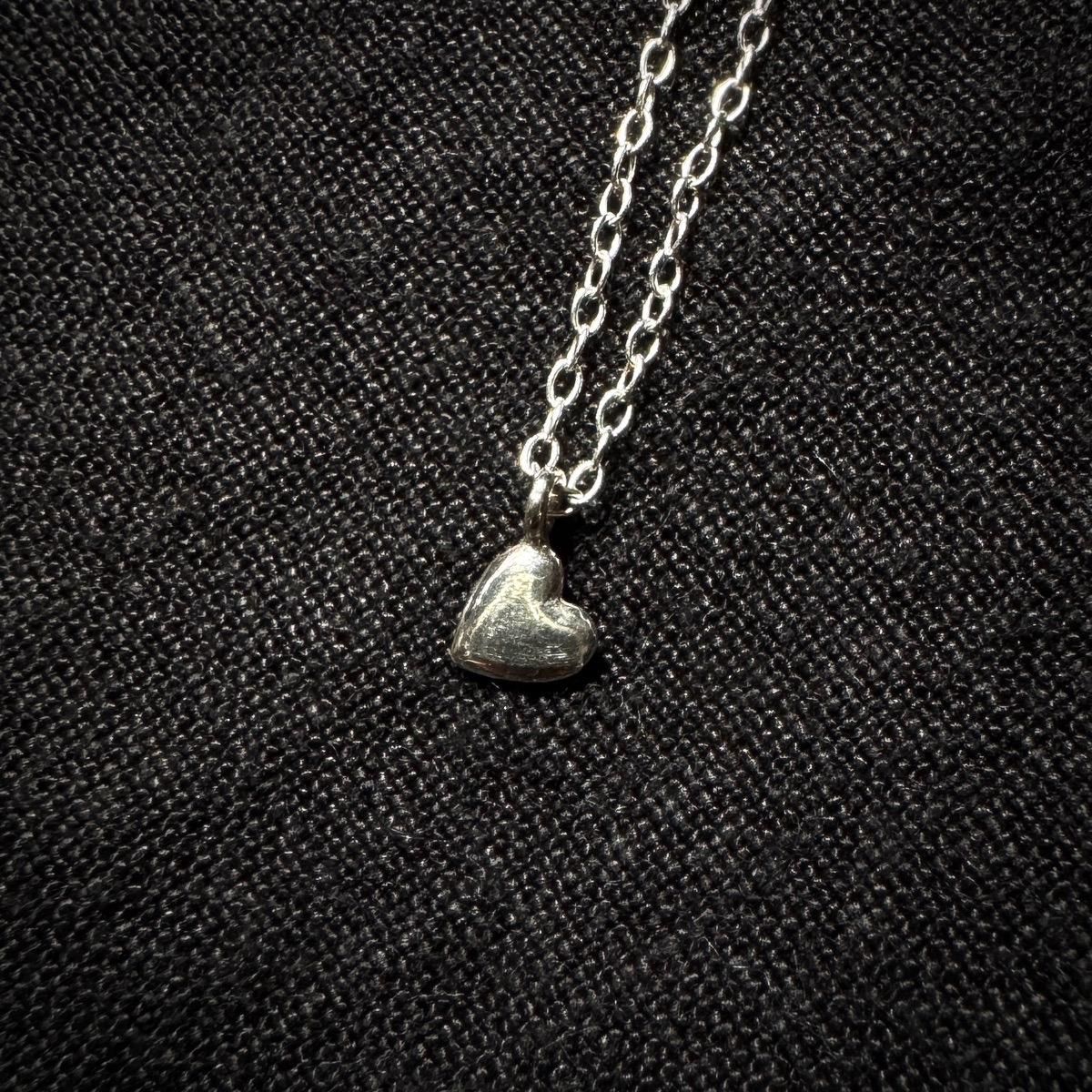 <img class='new_mark_img1' src='https://img.shop-pro.jp/img/new/icons13.gif' style='border:none;display:inline;margin:0px;padding:0px;width:auto;' />momocreatura Tiny Heart Necklace Silver  Emeraldʥ⥯ꥢ ϡ ͥå쥹 Сߥ 