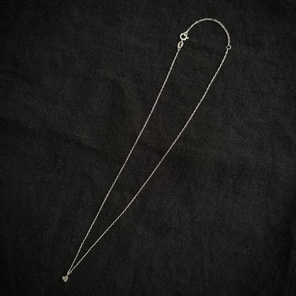 <img class='new_mark_img1' src='https://img.shop-pro.jp/img/new/icons13.gif' style='border:none;display:inline;margin:0px;padding:0px;width:auto;' />momocreatura Tiny Heart Necklace Silver  Emeraldʥ⥯ꥢ ϡ ͥå쥹 Сߥ 
