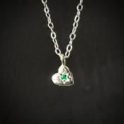 <img class='new_mark_img1' src='https://img.shop-pro.jp/img/new/icons13.gif' style='border:none;display:inline;margin:0px;padding:0px;width:auto;' />momocreatura Tiny Heart Necklace Silver  Emeraldʥ⥯ꥢ ϡ ͥå쥹 Сߥ 