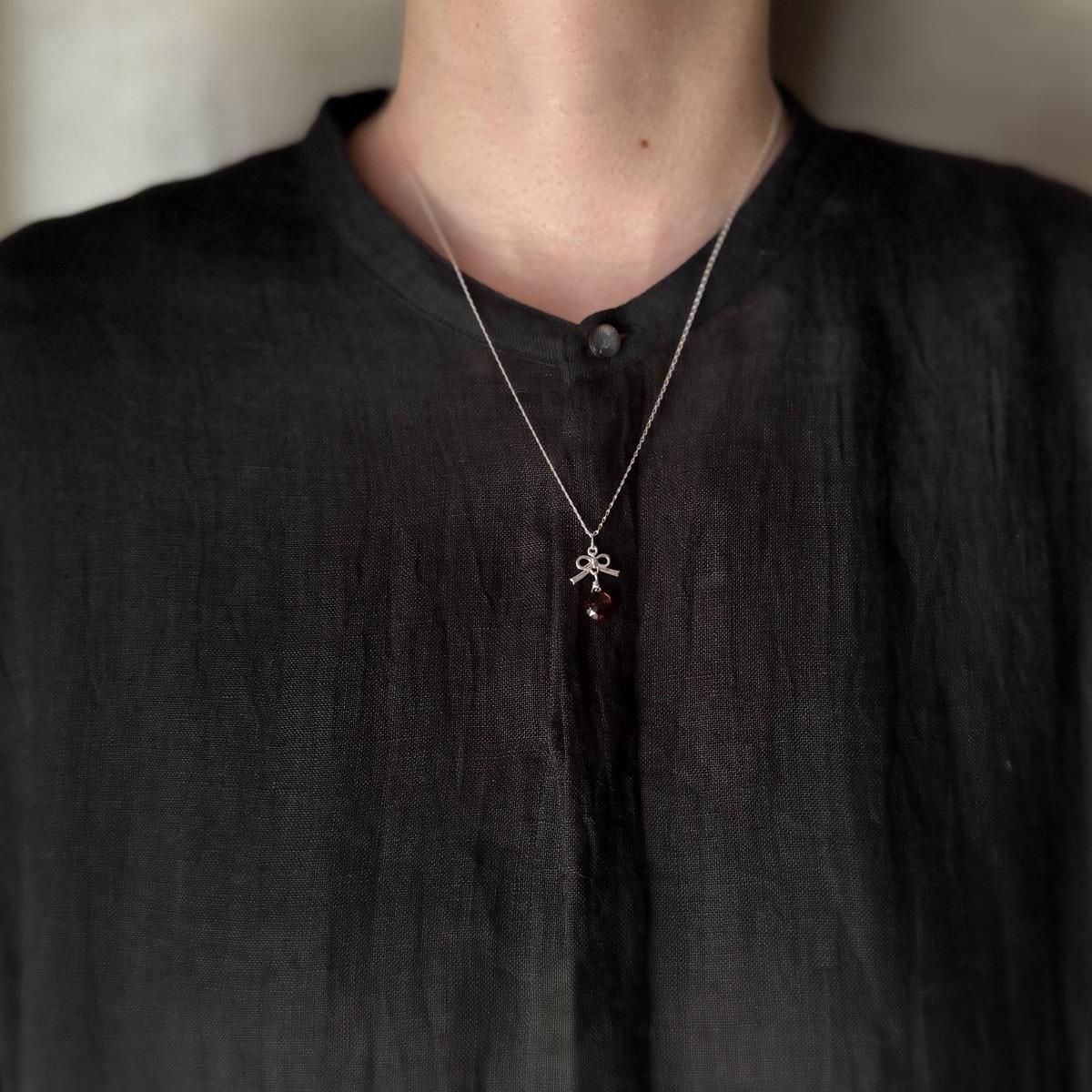 <img class='new_mark_img1' src='https://img.shop-pro.jp/img/new/icons13.gif' style='border:none;display:inline;margin:0px;padding:0px;width:auto;' />momocreatura Tiny bow Necklace Silver  Garnetʥ⥯ꥢ ܥ ͥå쥹 Сߥͥåȡ