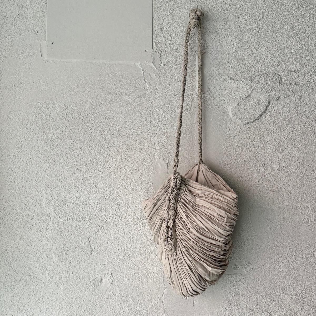 <img class='new_mark_img1' src='https://img.shop-pro.jp/img/new/icons13.gif' style='border:none;display:inline;margin:0px;padding:0px;width:auto;' />suzuki takayuki gather bag  / Slingʥ業 㥶Хå / 󥰡grey