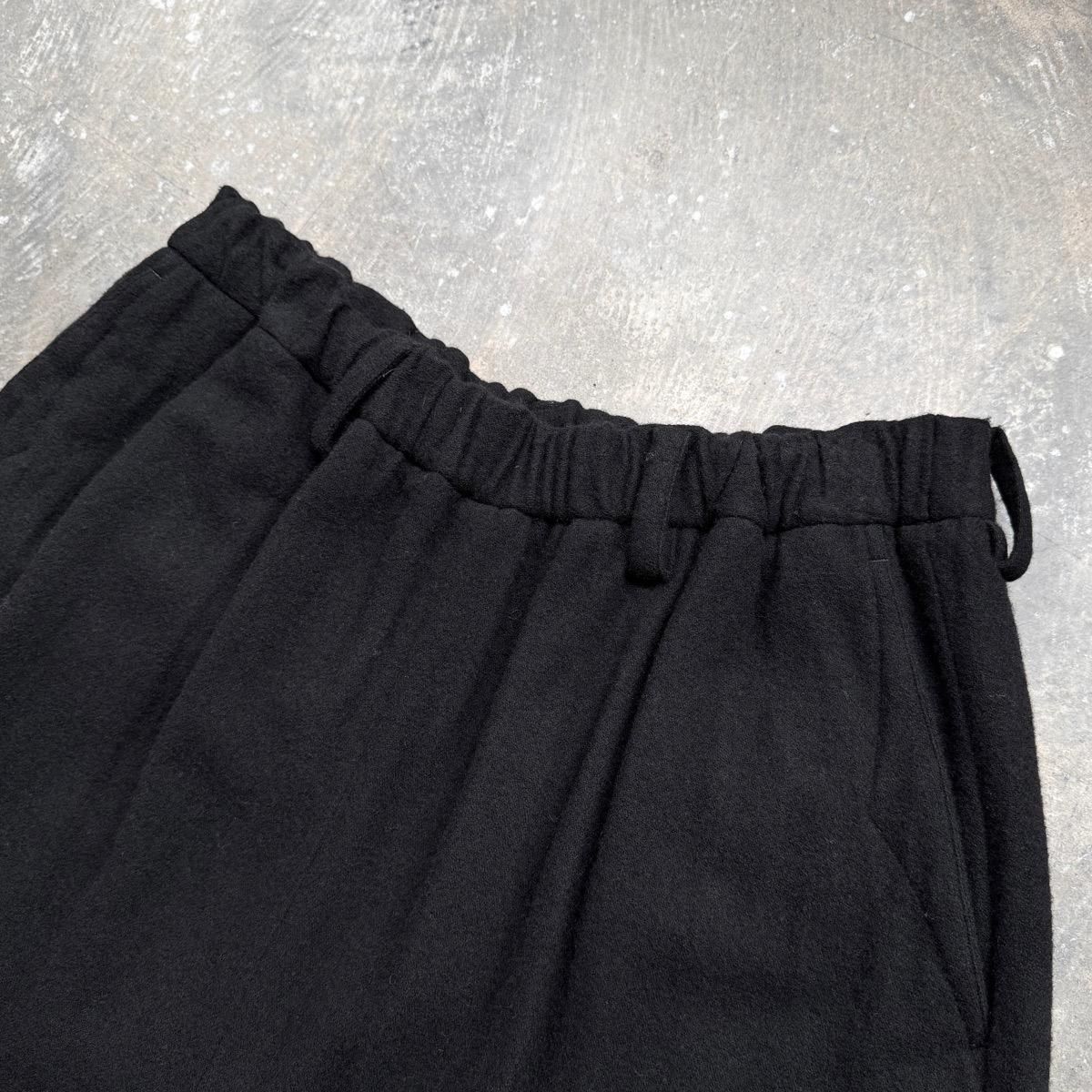 <img class='new_mark_img1' src='https://img.shop-pro.jp/img/new/icons13.gif' style='border:none;display:inline;margin:0px;padding:0px;width:auto;' />suzuki takayuki fulling wide-straight pantsʥ業 ե 磻ɥȥ졼ȥѥġ  / Black
