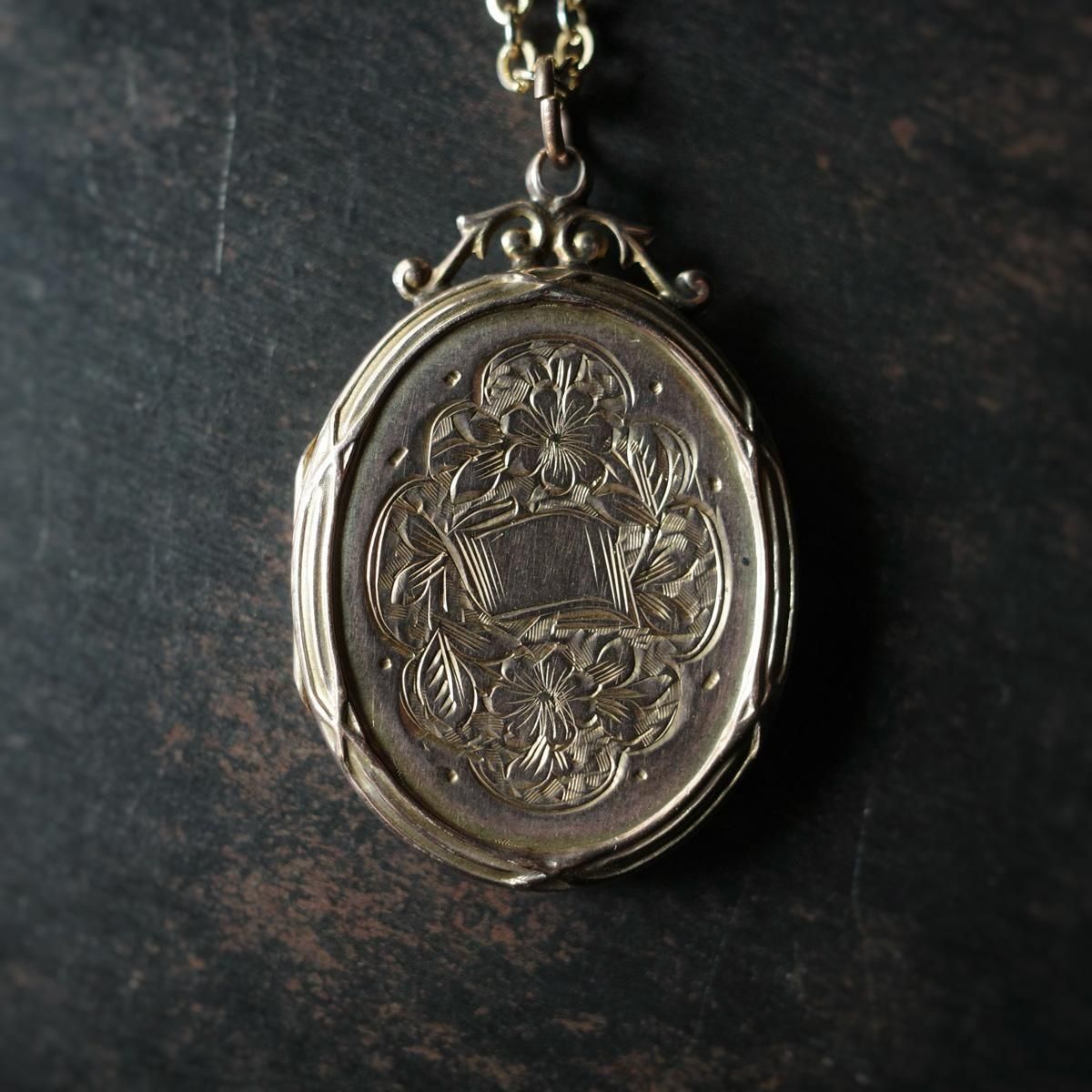 <img class='new_mark_img1' src='https://img.shop-pro.jp/img/new/icons13.gif' style='border:none;display:inline;margin:0px;padding:0px;width:auto;' />ȥꥢ ᥿ å ڥ ͥå쥹Victorian Metal Locket Pendant Necklace