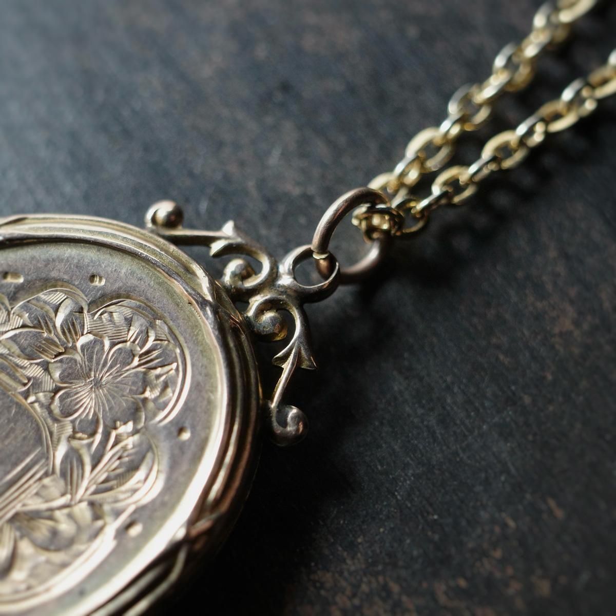 <img class='new_mark_img1' src='https://img.shop-pro.jp/img/new/icons13.gif' style='border:none;display:inline;margin:0px;padding:0px;width:auto;' />ȥꥢ ᥿ å ڥ ͥå쥹Victorian Metal Locket Pendant Necklace