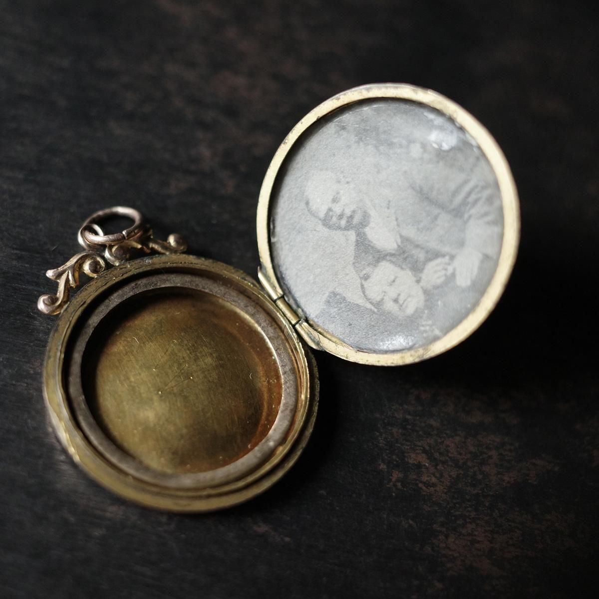 ヴィクトリアン 9金 ロケット ペンダントトップ（Victorian 9K Locket