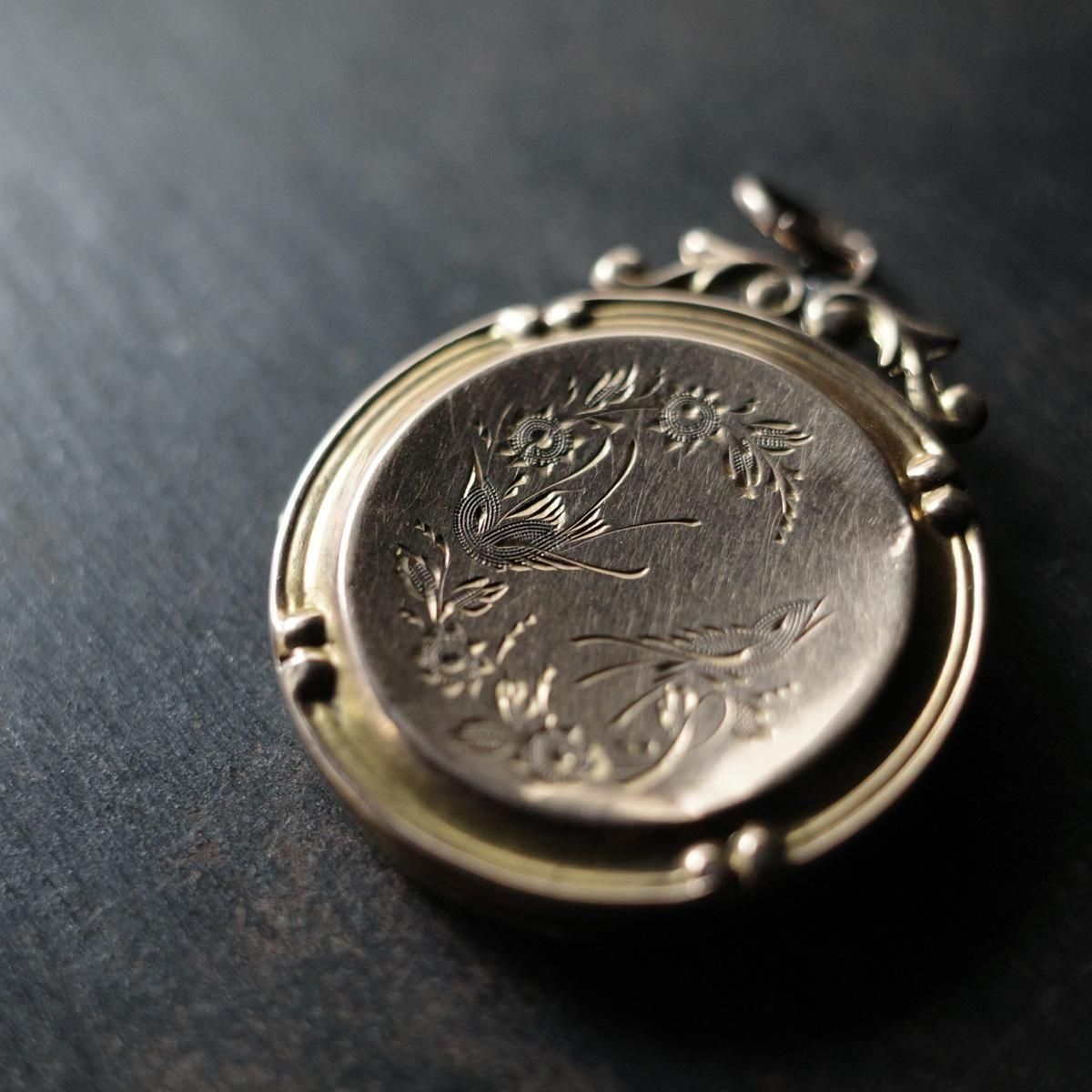 ヴィクトリアン 9金 ロケット ペンダントトップ（Victorian 9K Locket