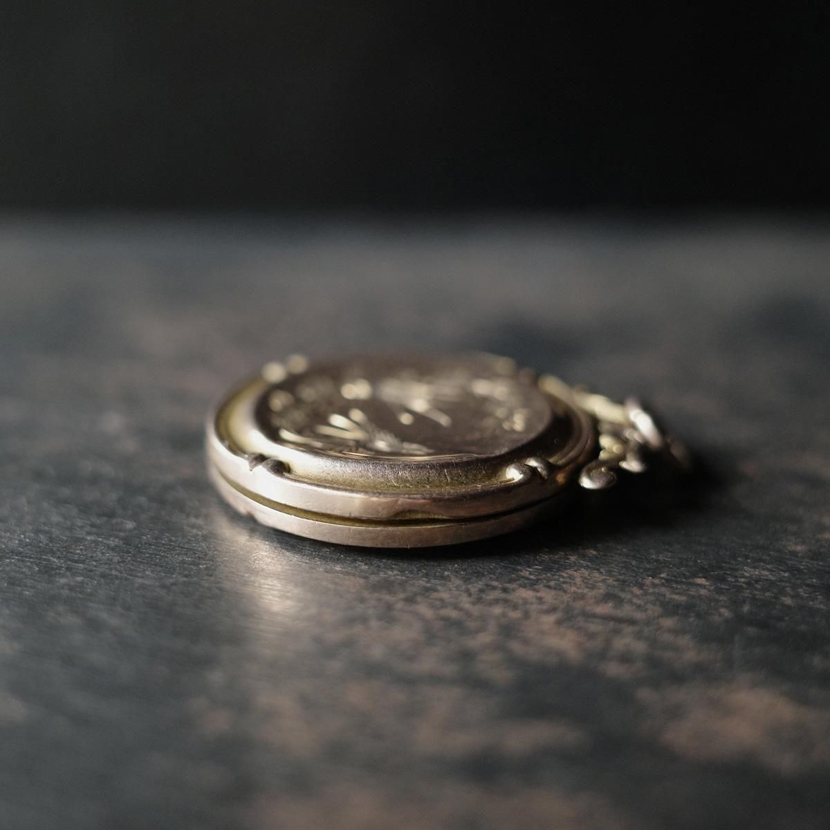 <img class='new_mark_img1' src='https://img.shop-pro.jp/img/new/icons13.gif' style='border:none;display:inline;margin:0px;padding:0px;width:auto;' />ȥꥢ 9 å ڥȥȥåסVictorian 9K Locket Pendant Top