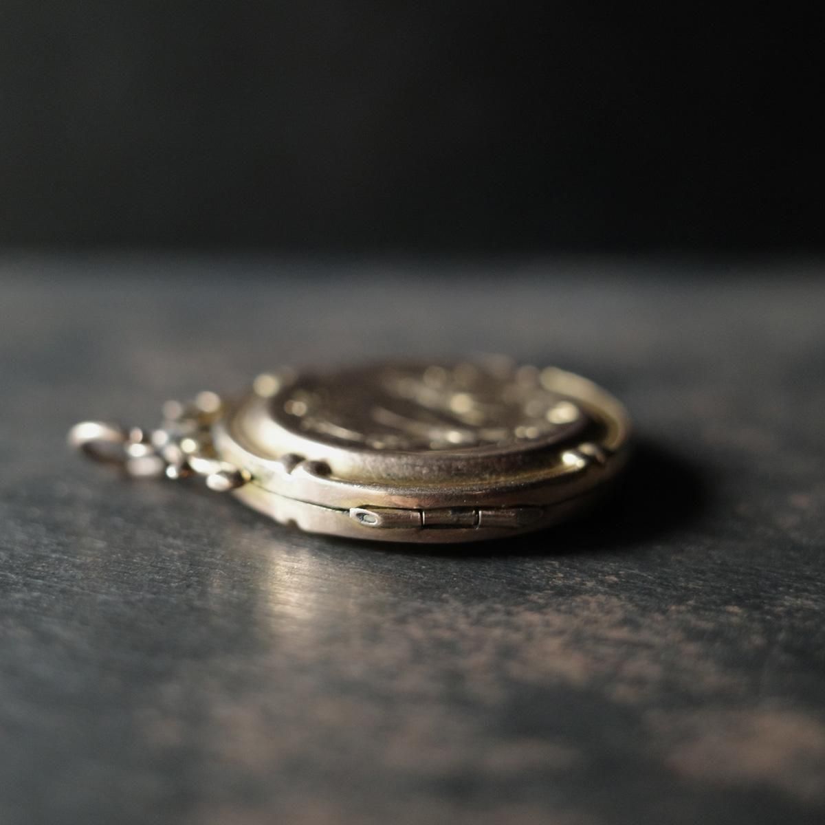 アンティーク　ペンダントトップ　ロケット ヴィクトリアン 9金 ロケット ペンダントトップ（Victorian 9K Locket