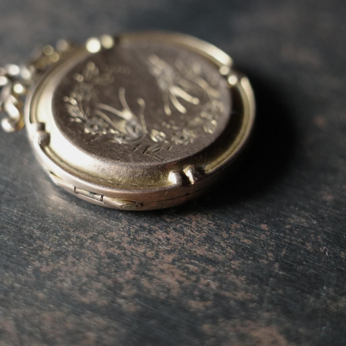 <img class='new_mark_img1' src='https://img.shop-pro.jp/img/new/icons13.gif' style='border:none;display:inline;margin:0px;padding:0px;width:auto;' />ȥꥢ 9 å ڥȥȥåסVictorian 9K Locket Pendant Top