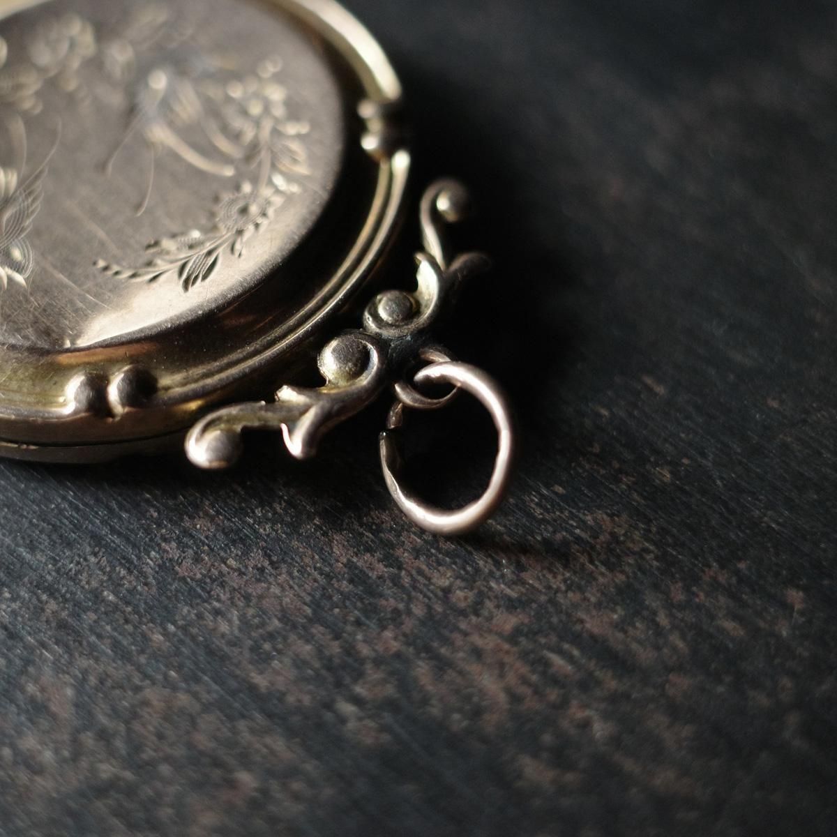 <img class='new_mark_img1' src='https://img.shop-pro.jp/img/new/icons13.gif' style='border:none;display:inline;margin:0px;padding:0px;width:auto;' />ȥꥢ 9 å ڥȥȥåסVictorian 9K Locket Pendant Top