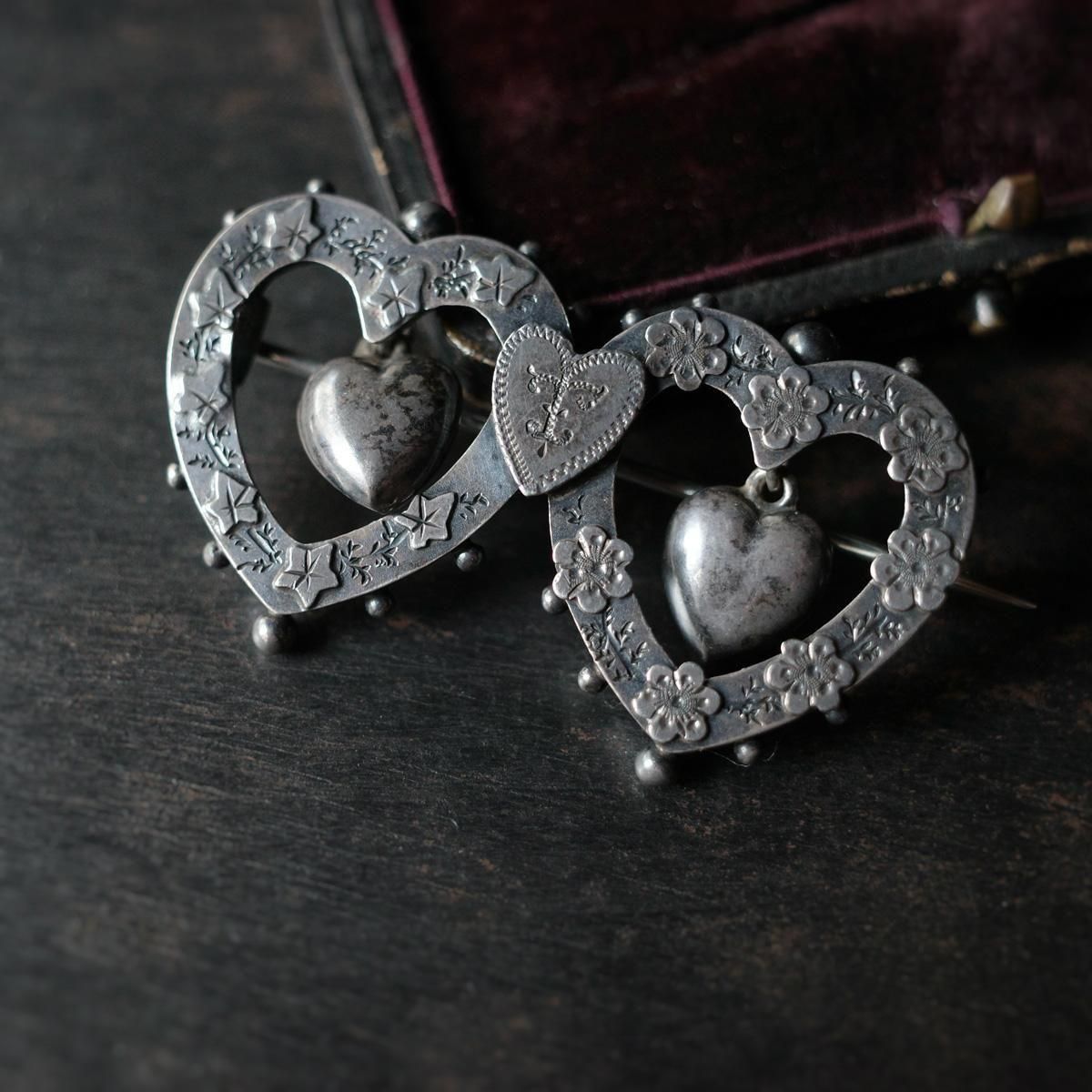 <img class='new_mark_img1' src='https://img.shop-pro.jp/img/new/icons13.gif' style='border:none;display:inline;margin:0px;padding:0px;width:auto;' />ȥꥢ С ϡ ֥Victorian Silver Heart Brooch