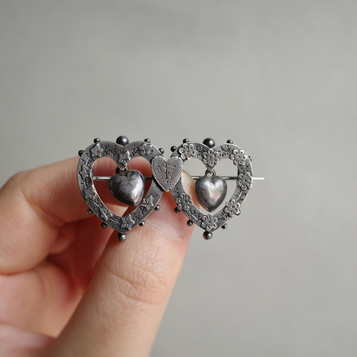 <img class='new_mark_img1' src='https://img.shop-pro.jp/img/new/icons13.gif' style='border:none;display:inline;margin:0px;padding:0px;width:auto;' />ȥꥢ С ϡ ֥Victorian Silver Heart Brooch