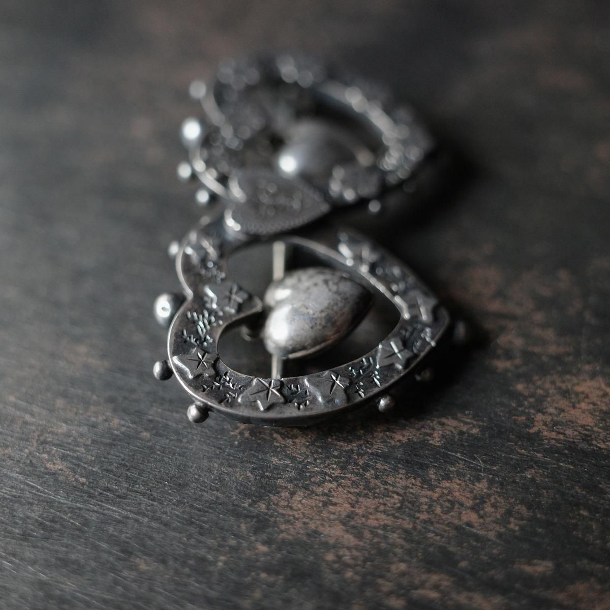 <img class='new_mark_img1' src='https://img.shop-pro.jp/img/new/icons13.gif' style='border:none;display:inline;margin:0px;padding:0px;width:auto;' />ȥꥢ С ϡ ֥Victorian Silver Heart Brooch