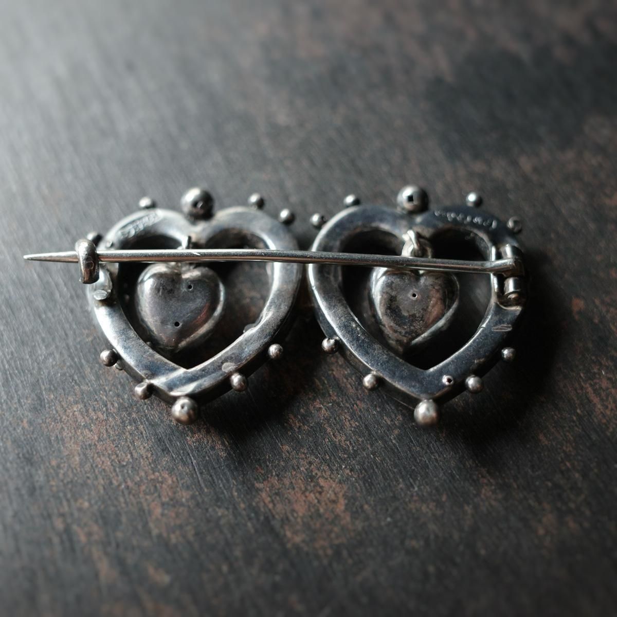 <img class='new_mark_img1' src='https://img.shop-pro.jp/img/new/icons13.gif' style='border:none;display:inline;margin:0px;padding:0px;width:auto;' />ȥꥢ С ϡ ֥Victorian Silver Heart Brooch