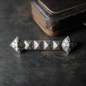 <img class='new_mark_img1' src='https://img.shop-pro.jp/img/new/icons13.gif' style='border:none;display:inline;margin:0px;padding:0px;width:auto;' />ヴィクトリアン シルバー バー ブローチ(Victorian Silver Brooch)